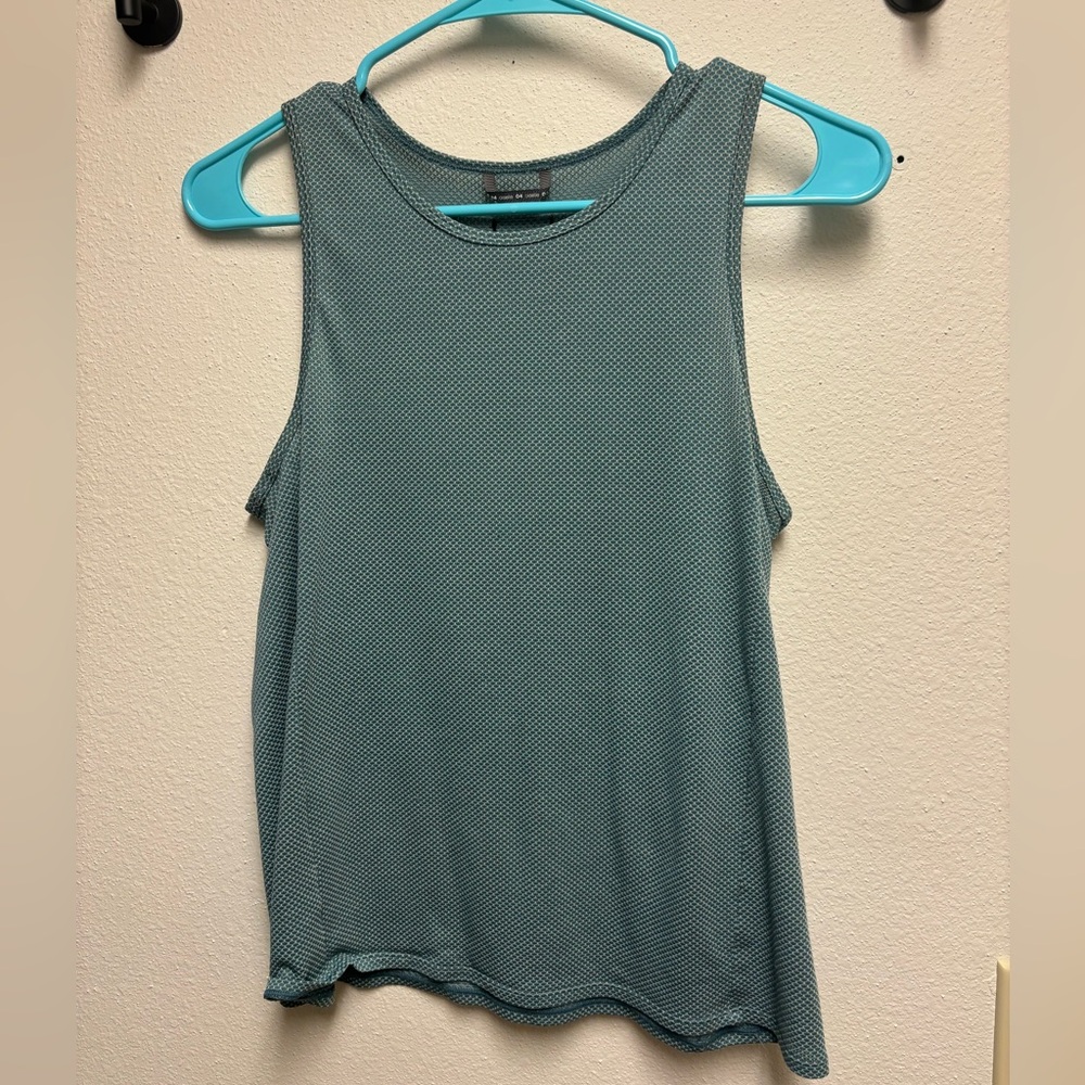 Oiselle flyout trail tank